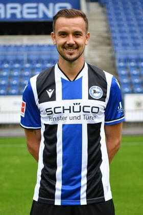 Bielefeld, Schueco Arena, 09 07 21, GER, Herren, 1 Bundesliga, Saison 2021 2022, DSC Arminia Bielefeld Porträttermin 2021 Bild Manuel Prietl Bielefeld Nur fuer journalistische Zwecke Only for editorial use According to the regulations of the DFL Deutsche Fußball Liga it is prohibited, DFL regulations prohibit any use of photographs as image sequences and or quasi video North Rhine Westphalia Germany