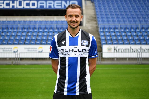 Bielefeld, Schueco Arena, 09 07 21, GER, Herren, 1 Bundesliga, Saison 2021 2022, DSC Arminia Bielefeld Porträttermin 2021 Bild Manuel Prietl Bielefeld Nur fuer journalistische Zwecke Only for editorial use According to the regulations of the DFL Deutsche Fußball Liga it is prohibited, DFL regulations prohibit any use of photographs as image sequences and or quasi video North Rhine Westphalia Germany