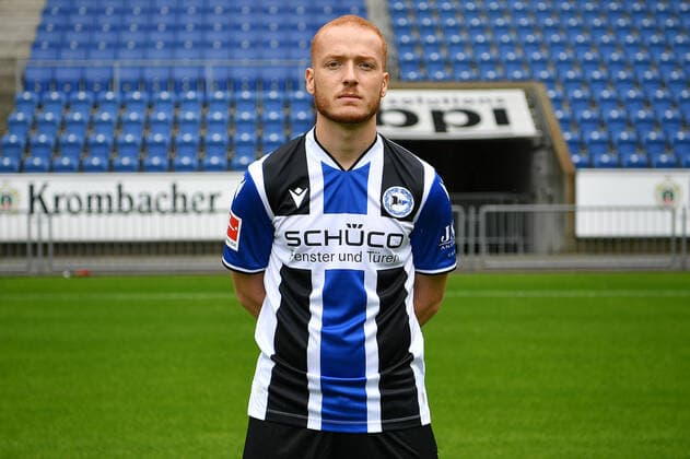 Bielefeld, Schueco Arena, 09 07 21, GER, Herren, 1 Bundesliga, Saison 2021 2022, DSC Arminia Bielefeld Porträttermin 2021 Bild Sebastian Vasiliadis Bielefeld Nur fuer journalistische Zwecke Only for editorial use According to the regulations of the DFL Deutsche Fußball Liga it is prohibited, DFL regulations prohibit any use of photographs as image sequences and or quasi video North Rhine Westphalia Germany