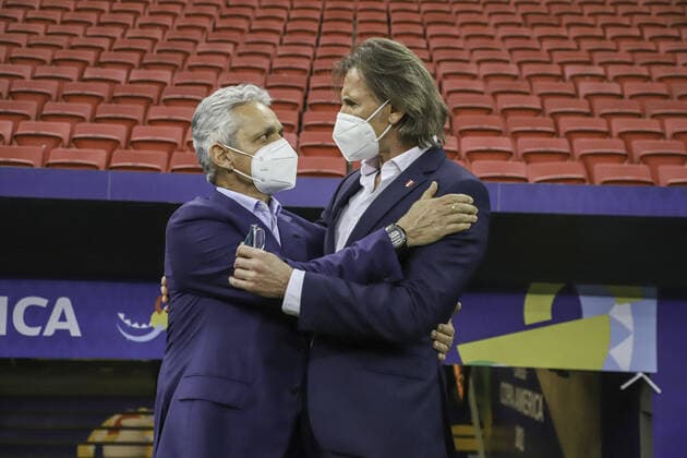 July 9, 2021, Brasilia, Federal District, Brazil: Coaches Reinaldo Rueda (E), from Colombia, and Ricardo Gareca, from Peru, shake hands before dispute for 3rd place in the Copa America 2021, held at Mane Garrincha stadium, in Brasilia, on Friday (9). Copyright: xLecoxVianax