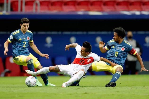 Colombia x Peru BRASÍLIA, DF - 09.07.2021: COLOMBIA X PERU - Match between , Colombia x Peru match dispute for the third place Copa America Brazil 2021 , held at Estádio Nacional Mané Garricha , on Friday (09). In the photo, Player Stefan Colombia vs Cueva Peru. (Photo: Francisco Stuckert Fotoarena) x2091136x  FranciscoxStuckert