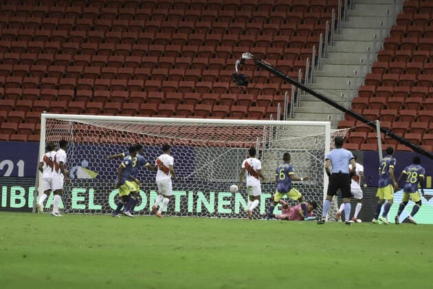July 9, 2021, Brasilia, Federal District, Brazil: Celebration of goal scored by Juan Cuadrado Juan Cuadrado, from Colombia, during soccer match between Colombia and Peru, valid for 3rd place in Copa America 2021, held at Mane Garrincha stadium, in Brasilia, Federal District, on Friday night (9). Colombia won 3-2. Copyright: xLecoxVianax