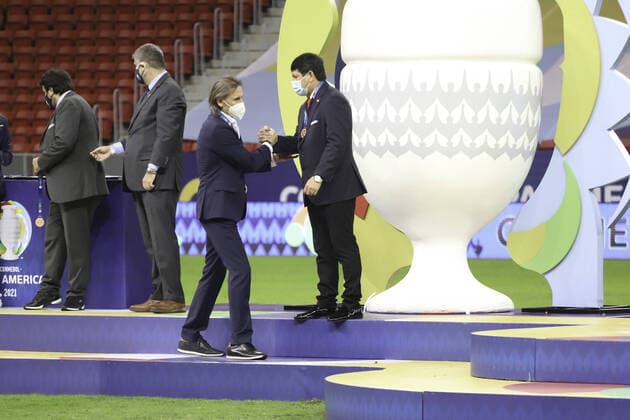 July 9, 2021, Brasilia, Federal District, Brazil: Coach Ricardo Gareca, from Peru, receives award for 4th place in Copa America, after a 3-2 loss to Colombia, in a soccer match held at Mane Garrincha stadium, in Brasilia, Federal District, on Friday night (9). Copyright: xLecoxVianax