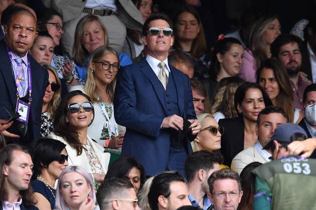 Tom Cruise with Hayley Atwell and Pom Klementieff TENNIS : Wimbledon 2021 - 10 07 2021 AntoineCouvercelle Panoramic 