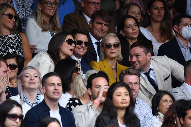 Tom Cruise with Hayley Atwell and Pom Klementieff TENNIS : Wimbledon 2021 - 10 07 2021 AntoineCouvercelle Panoramic 