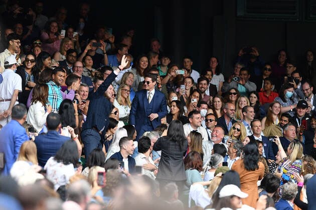 Tom Cruise with Hayley Atwell and Pom Klementieff TENNIS : Wimbledon 2021 - 10 07 2021 AntoineCouvercelle Panoramic 