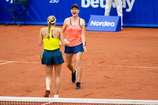 210710 Leonie Kung, Switzerland, cheers for victory in the doubles final on day 6 of the Nordea Open on 10 July 2021 in Bastad,  Copyright: MATHILDAxAHLBERG BB210710BB887