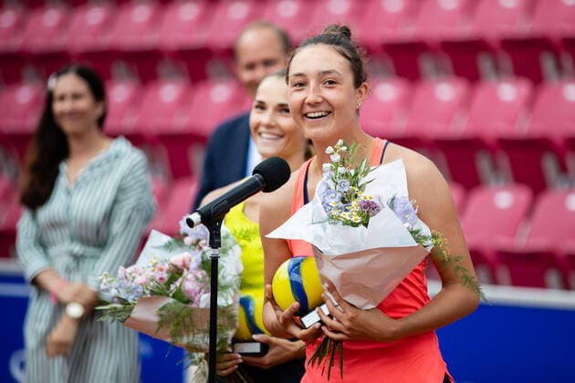 210710 Leonie Kung, Switzerland, at the award ceremony after the doubles final on day 6 of the Nordea Open on 10 July 2021 in Bastad,  Copyright: MATHILDAxAHLBERG BB210710BB893