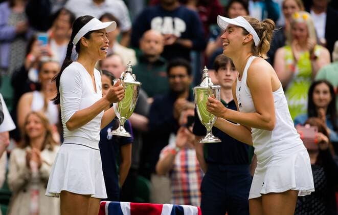 Sport Bilder des Tages Mandatory Credit: Photo by Rob Prange Shutterstock (12203624aj) Elise Mertens of Belgium & Su-Wei Hsieh of Chinese Taipeh with their champions trophies after the doubles final of the 2021 Wimbledon Championships Grand Slam tennis tournament Wimbledon Tennis Championships, Day 12, The All England Lawn Tennis and Croquet Club, London, UK - 10 Jul 2021 Wimbledon Tennis Championships, Day 12, The All England Lawn Tennis and Croquet Club, London, UK - 10 Jul 2021  Copyright: xRobxPrange Shutterstockx 12203624aj