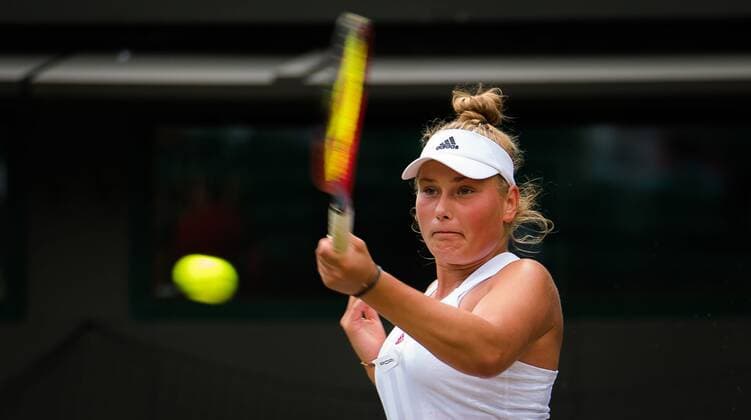 Sport Bilder des Tages Mandatory Credit: Photo by Rob Prange Shutterstock (12203624bp) Nastasja Schunk of Germany in action during the Juniors semi-final of the 2021 Wimbledon Championships Grand Slam tennis tournament Wimbledon Tennis Championships, Day 12, The All England Lawn Tennis and Croquet Club, London, UK - 10 Jul 2021 Wimbledon Tennis Championships, Day 12, The All England Lawn Tennis and Croquet Club, London, UK - 10 Jul 2021  Copyright: xRobxPrange Shutterstockx 12203624bp