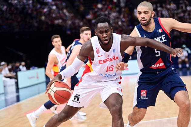 Usman Garuba (Espagne) vs Nicolas Batum (France) BASKETBALL : France vs Espagne - Match Amical - 10 07 2021 JBAutissier Panoramic 