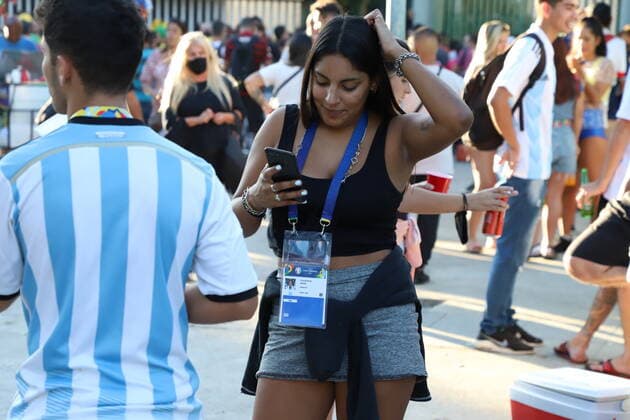 July 10, 2021, Rio de Janeiro, Brazil: Fans arrive at Maracana stadium, in Rio de Janeiro, for the soccer match between Brazil and Argentina, valid for the final of Copa America 2021, on Saturday (10).  Copyright: xLecoxVianax