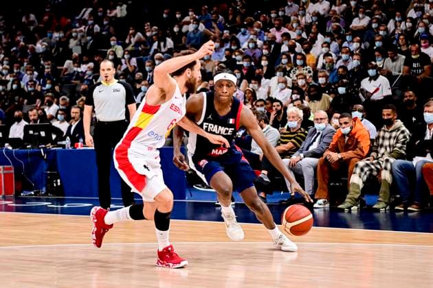 Frank Ntilikina (France) vs Sergio Rodriguez (Espagne) BASKETBALL : France vs Espagne - Match Amical - 10 07 2021 JBAutissier Panoramic 