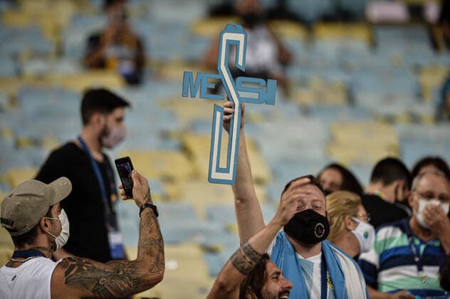 Argentina x Brasil RIO DE JANEIRO, RJ - 10.07.2021: ARGENTINA X BRASIL - Fans present at the stadium during Argentina x Brazil, a match valid for the Copa America 2021 Final, held at the Maracanã Stadium, located in the city of Rio de Janeiro, RJ, this Saturday (10). (Photo: Nayra Halm Fotoarena) x2091680x  NayraxHalm
