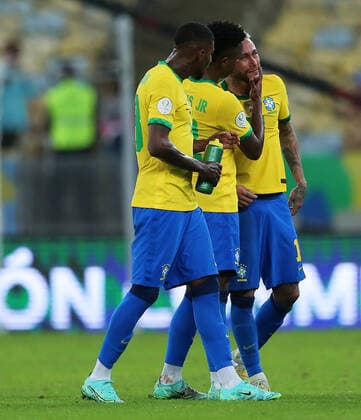 10th July 2021, Est& xe1;dio do Maracan& xe3;, Rio de Janeiro, Brazil. Copa America tournament final, Argentina versus Brazil; Vin& xed;cius Jr. and Neymar of Brazil disappointed to lose the final by a score of 0-1  ActionPlus12304541 HeulerxAndrey