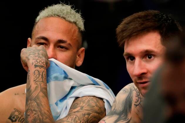 Argentina s Lionel Messi (R) speaks with Brazil s Neymar Jr after the Copa America final match at the Maracana Stadium in Rio de Janeiro, Brazil, 10 July 2021. Argentina - Brazil !ACHTUNG: NUR REDAKTIONELLE NUTZUNG!  Copyright: xAntonioxLacerdax AMDEP6933 20210711-33fbdd9bab6cb4ad78e04e9ef6cc82be846ed635