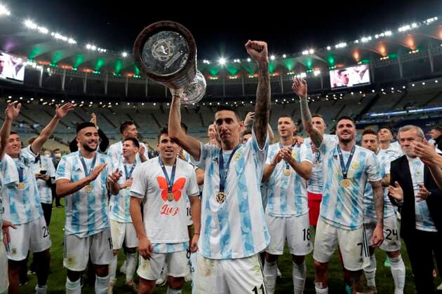 Angel Di Maria (C) of Argentina celebrates today with the Copa America trophy, in the final of the Copa America at the Maracana Stadium in Rio de Janeiro, Brazil, 10 July 2021. Argentina - Brazil !ACHTUNG: NUR REDAKTIONELLE NUTZUNG!  Copyright: xAndrexCoelhox AME1584 20210711-6c2967f74babe4331f8633a8fac89f28f4e3f7d3