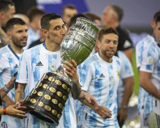 Maracana Stadium Angel di Maria of Argentina celebrates with trophy after winning the final of Copa America 2021 a football match between Argentina and Brazil 1-0 with the winning goal being scored by Angel di Maria, final was held at the Maracana Stadium in Rio de Janeiro, RJ, Brazil on Saturday July 10th 2021. Richard Callis SPP Argentina v Brazil - Copa America Final 2021 