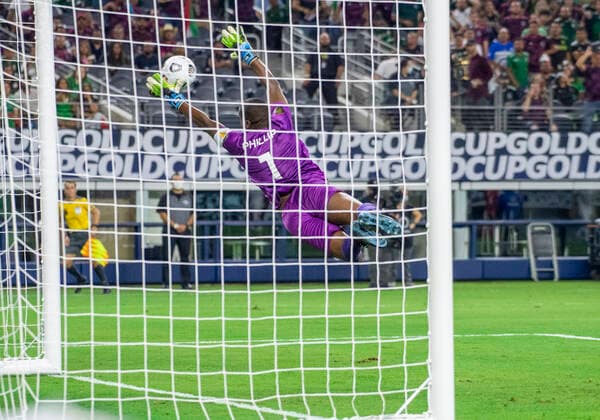 Jul 10, 2021: Trinidad and Tobago goalkeeper Marvin Phillip (1) makes a diving save in the first half during a CONCACAF Gold Cup game between Mexico and Trinidad & Tobago at AT&T Stadium in Arlington, TX Mexico and Trinidad & Tobago tied 0-0 CSM Arlington USA - ZUMAcp2_ 20210710_zaf_cp2_003 Copyright: xAlbertxPenax