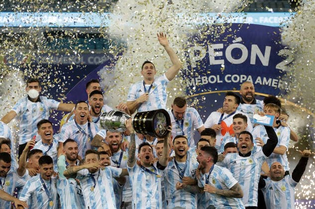 (210711) -- RIO DE JANEIRO, July 11, 2021 -- Argentina s players celebrate after the 2021 Copa America football tournament final match against Brazil in Rio de Janeiro, Brazil, on July 10, 2021. Rahel Patrasso) (SP)BRAZIL-RIO DE JANEIRO-COPA AMERICA-FINAL e RAHELxPATRASSO 