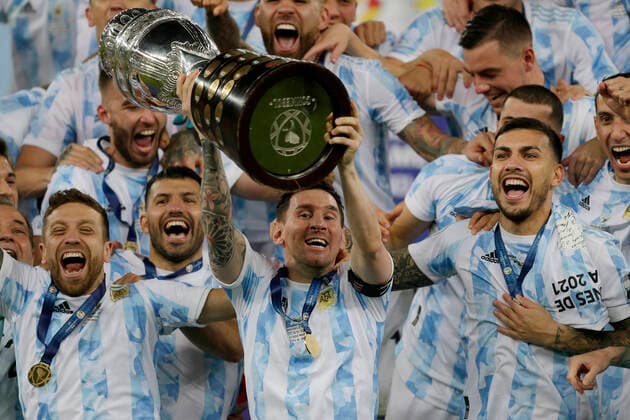 (210711) -- RIO DE JANEIRO, July 11, 2021 -- Argentina s players celebrate after the 2021 Copa America football tournament final match against Brazil in Rio de Janeiro, Brazil, on July 10, 2021. Lucio Tavora) (SP)BRAZIL-RIO DE JANEIRO-COPA AMERICA-FINAL e LUCIOxTAVORA 