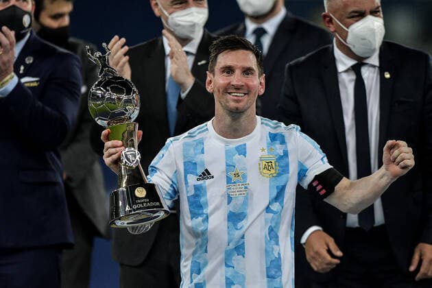 Brazil v Argentina: Final - Copa America Brazil 2021 Messi, Argentina player celebrates the title of champion with players of his team after the match against Brazil at Maracana stadium for the decision of the Copa America 2021 championship, this Saturday (10). Rio de Janeiro Brazil ribeiro-notitle210710_npfqM  Copyright: xThiagoxRibeirox