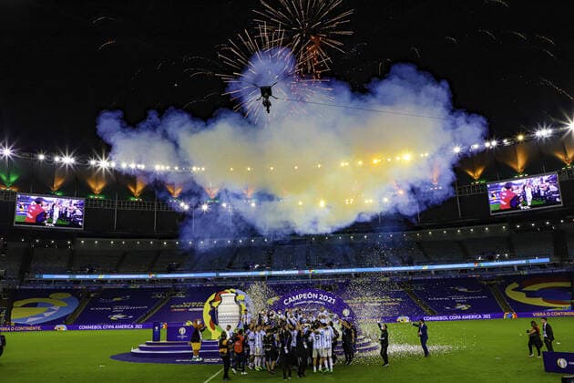July 10, 2021, Rio de Janeiro, Brazil: Argentina s players celebrate the Copa America title after a 1-0 victory over Brazil in soccer match held at Maracana stadium, in Rio de Janeiro, on Saturday night (10).  Copyright: xLecoxVianax