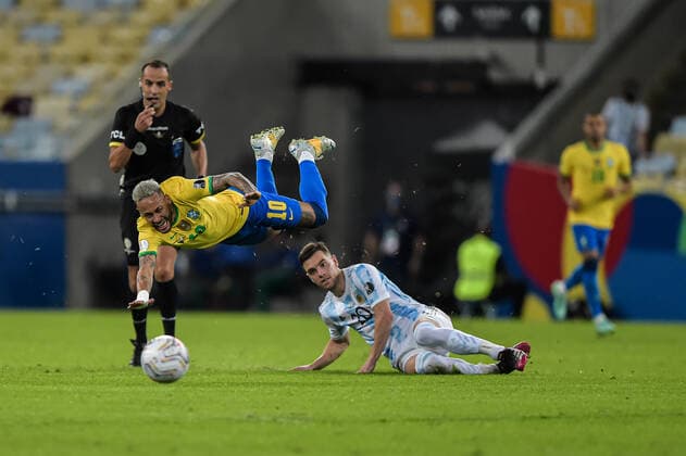 Brazil v Argentina: Final - Copa America Brazil 2021 Neymar player from Brazil disputes a bid with Lo Celso player from Argentina during a match at the Maracana stadium for the Copa America 2021, this Saturday (10). Rio de Janeiro Brazil ribeiro-notitle210710_npBEa  Copyright: xThiagoxRibeirox