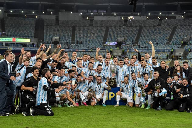 Brazil v Argentina: Final - Copa America Brazil 2021 Argentina s players celebrate the title of champion during an awards ceremony after their victory against Brazil in a match at the Maracana stadium for the decision of the Copa America 2021 championship, this Saturday (10). Rio de Janeiro Brazil ribeiro-notitle210710_np1Qz  Copyright: xThiagoxRibeirox