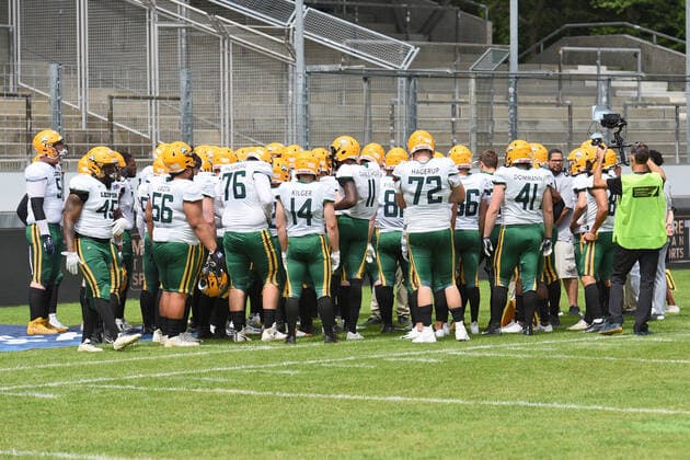 Kreis der Leipziger vor dem Spiel American Football, ELF, European Leaguen of Football, Week 4, 11.07.2021 Foto:Eibner Tobias Baur Stuttgart Surge vs. Leipzig Kings European Leaguen of Football, Week 4 , 11.07.2021 Stuttgart *** Circle of Leipzig Kings before the game American Football, ELF, European Leaguen of Football, Week 4, 11 07 2021 Foto Eibner Tobias Baur Stuttgart Surge vs Leipzig Kings European Leaguen of Football, Week 4 , 11 07 2021 Stuttgart Copyright: xEibner-Pressefotox EP_TBR