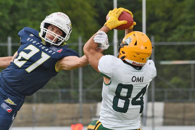 Yoshihito Omi ( 84, Wide receiver , Leipzig Kings) catch den Ball vor Julian Jakob ( 21, Defensive Back , Stuttgart Surge) American Football, ELF, European Leaguen of Football, Week 4, 11.07.2021 Foto:Eibner Tobias Baur Stuttgart Surge vs. Leipzig Kings European Leaguen of Football, Week 4 , 11.07.2021 Stuttgart *** Yoshihito Omi 84, Wide receiver , Leipzig Kings catch the ball in front of Julian Jakob 21, Defensive Back , Stuttgart Surge American Football, ELF, European Leaguen of Football, Week 4, 11 07 2021 Photo Eibner Tobias Baur Stuttgart Surge vs Leipzig Kings European Leaguen of Football, Week 4 , 11 07 2021 Stuttgart Copyright: xEibner-Pressefotox EP_TBR
