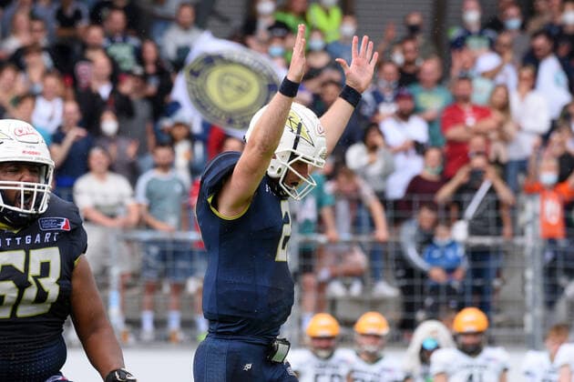 Aaron Ellis ( 2, Quarterback, Stuttgart Surge) zeigt es an Touchdown Stuttgart American Football, ELF, European Leaguen of Football, Week 4, 11.07.2021 Foto:Eibner Tobias Baur Stuttgart Surge vs. Leipzig Kings European Leaguen of Football, Week 4 , 11.07.2021 Stuttgart *** Aaron Ellis 2, quarterback, Stuttgart Surge shows it off Touchdown Stuttgart American Football, ELF, European Leaguen of Football, Week 4, 11 07 2021 Foto Eibner Tobias Baur Stuttgart Surge vs Leipzig Kings European Leaguen of Football, Week 4 , 11 07 2021 Stuttgart Copyright: xEibner-Pressefotox EP_TBR
