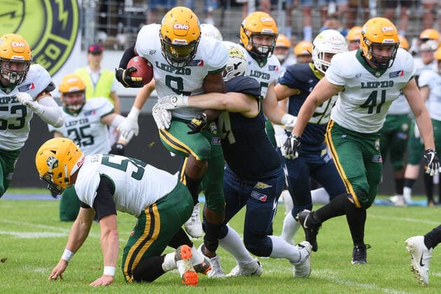 Alpha Jalloh ( 8, Wide receiver , Leipzig Kings) gegen Constantin Laessing ( 54, Linebacker, Stuttgart Surge) American Football, ELF, European Leaguen of Football, Week 4, 11.07.2021 Foto:Eibner Tobias Baur Stuttgart Surge vs. Leipzig Kings European Leaguen of Football, Week 4 , 11.07.2021 Stuttgart *** Alpha Jalloh 8, Wide receiver , Leipzig Kings vs Constantin Laessing 54, Linebacker, Stuttgart Surge American Football, ELF, European Leaguen of Football, Week 4, 11 07 2021 Photo Eibner Tobias Baur Stuttgart Surge vs Leipzig Kings European Leaguen of Football, Week 4 , 11 07 2021 Stuttgart. Copyright: xEibner-Pressefotox EP_TBR