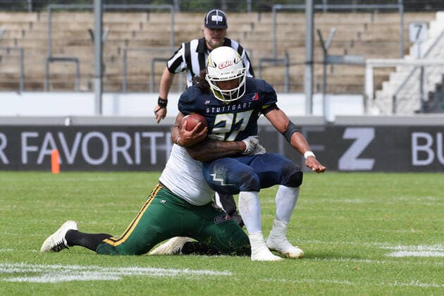 Samuel Shannon ( 27, Running back, Stuttgart Surge) wird getackelt American Football, ELF, European Leaguen of Football, Week 4, 11.07.2021 Foto:Eibner Tobias Baur Stuttgart Surge vs. Leipzig Kings European Leaguen of Football, Week 4 , 11.07.2021 Stuttgart *** Samuel Shannon 27, running back, Stuttgart Surge gets tackled American Football, ELF, European Leaguen of Football, Week 4, 11 07 2021 Foto Eibner Tobias Baur Stuttgart Surge vs Leipzig Kings European Leaguen of Football, Week 4 , 11 07 2021 Stuttgart Copyright: xEibner-Pressefotox EP_TBR