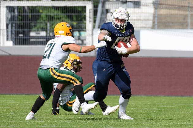 Marvin Pludra ( 88, Tight end, Stuttgart Surge) gegen Daniel Docal ( 21, Defensive Back, Leipzig Kings) American Football, ELF, European Leaguen of Football, Week 4, 11.07.2021 Foto:Eibner Tobias Baur Stuttgart Surge vs. Leipzig Kings European Leaguen of Football, Week 4 , 11.07.2021 Stuttgart *** Marvin Pludra 88, tight end, Stuttgart Surge vs Daniel Docal 21, defensive back, Leipzig Kings American Football, ELF, European Leaguen of Football, Week 4, 11 07 2021 Photo Eibner Tobias Baur Stuttgart Surge vs Leipzig Kings European Leaguen of Football, Week 4 , 11 07 2021 Stuttgart. Copyright: xEibner-Pressefotox EP_TBR