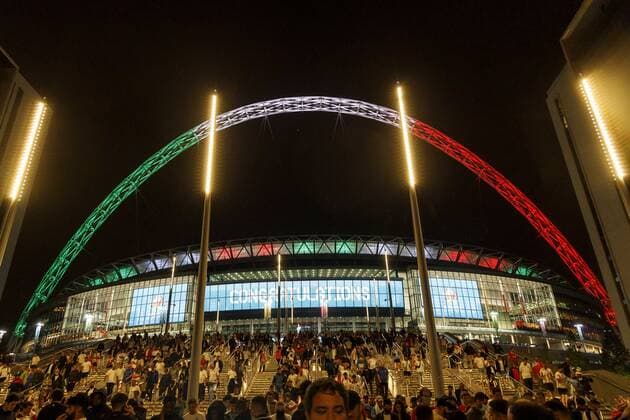 The Wembley arch is lit up with the Italian colourrs after the UEFA EURO, EM, Europameisterschaft,Fussball 2020 Final match between Italy and England at Wembley Stadium on July 11th 2021 in London, England Where: London, United Kingdom When: 11 Jul 2021 Credit: Daniel phcimages Cover Images **NOT AVAILABLE FOR PUBLICATION IN UK NEWSPAPERS** Copyright: xDaniel phcimages CoverxImagesx 41579989 EDITORIAL USE ONLY. RESTRICTED TO NEWSPAPERS BASED IN THE UK