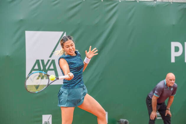 Switzerland: 1st qualifying match, Lausanne 2021 tennis tournament WTA, Tennis Damen 250 Lausanne Switzerland, 07 12 2021: Zarina Diyas of Kazakhstan is in action during 1st day of qualifying match, Lausanne 2021 tennis tournament WTA 250 (Poto by Eric Dubost Pacific Press) Lausanne Switzerland Copyright: EricxDubost