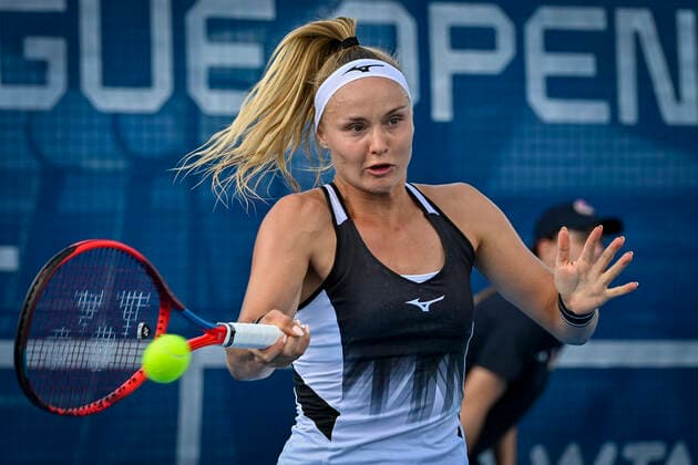 Rebecca Sramkova (SVK) playes against Petra Kvitova (CZE) within the Livesport Prague Open WTA, Tennis Damen women’s tennis tournament in Prague, Czech Republic, on Monday, July 12, 2021. (CTKxPhoto VitxSimanek) CTKPhotoP2021071207530  VIS 015