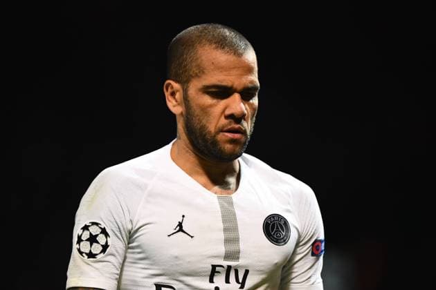 Mandatory Credit: Photo by Javier Garcia BPI Shutterstock (10102937bo) Dani Alves of PSG walks off at full time Manchester United, ManU v Paris St Germain, UEFA Champions League, Round of 16, 1st leg, Football, Old Trafford, Manchester, UK - 12 Feb 2019 Editorial use only Manchester United v Paris St Germain, UEFA Champions League, Round of 16, 1st leg, Football, Old Trafford, Manchester, UK - 12 Feb 2019 Editorial use only Copyright: xJavierxGarcia BPI Shutterstockx 10102937bo