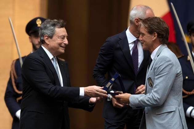 The Italian Premier Mario Draghi and Italy trainer Roberto Mancini during the official visit of the football Italy national team, Nationalteam after winning the UEFA EURO, EM, Europameisterschaft,Fussball 2020 Championship. Rome (Italy), July 12th 2021 Photo Pool Augusto Casasoli Insidefoto SamanthaxZucchi