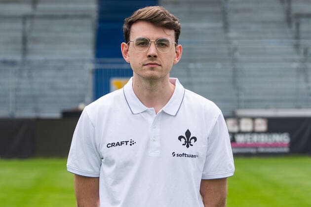 12 07 2021, xfux, football 2 Bundesliga, SV Darmstadt 98, 2 BL, porträttermin 2021 2022, emonline emspor, v l co coach analysis Maximilian Hahn, SV Darmstadt 98, 2 BL, porträttermin 2021 2022 Darmstadt
