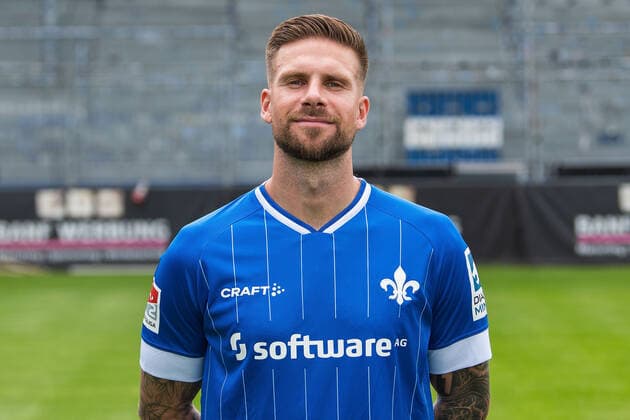 12 07 2021, xfux, football 2 Bundesliga, SV Darmstadt 98, 2 BL, porträttermin 2021 2022, emonline emspor, v l Tobias Kempe, SV Darmstadt 98, 2 BL, porträttermin 2021 2022, Darmstadt