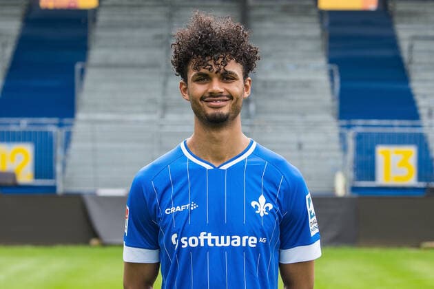 12 07 2021, xfux, football 2 Bundesliga, SV Darmstadt 98, 2 BL, porträttermin 2021 2022, emonline emspor, v l Aaron Seydel, SV Darmstadt 98, 2 BL, porträttermin 2021 2022, Darmstadt.