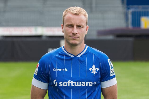12 07 2021, xfux, football 2 Bundesliga, SV Darmstadt 98, 2 BL, porträttermin 2021 2022, emonline emspor, v l Fabian Holland, SV Darmstadt 98, 2 BL, porträttermin 2021 2022, Darmstadt
