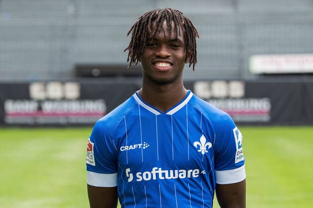 12 07 2021, xfux, football 2 Bundesliga, SV Darmstadt 98, 2 BL, porträttermin 2021 2022, emonline emspor, v l John Peter Sesay, SV Darmstadt 98, 2 BL, porträttermin 2021 2022, Darmstadt.