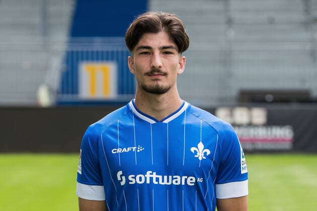 12 07 2021, xfux, football 2 Bundesliga, SV Darmstadt 98, 2 BL, porträttermin 2021 2022, emonline emspor, v l Ensar Arslan, SV Darmstadt 98, 2 BL, porträttermin 2021 2022, Darmstadt