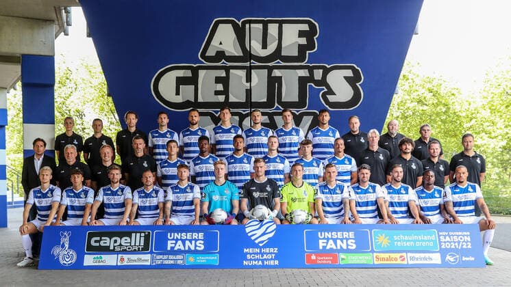 MSV Duisburg 3 Liga, Porträttermin 2021 2022, team photo Third row from left Katharina Günther Team Manager , Martin Schroeder Team Doctor , Dr Falk Ullerich Team Doctor , Dominik Schmidt, Orhan Ademi, Dominik Volkmer, Stefan Velkov, Tobias Fleckstein, Aziz Bouhaddouz, Tim Schmitz Kit Master , Peter Lindner Kit Master , Manni Piwonski Kit Master Second row from left Ivo Grlic Sports Director , Pavel Dotchev Head Coach , Philipp Klug Co Trainer Analyst , Branimir Bajic Co Trainer Analyst , Darius Ghindovean, Leroy Kwadwo, Marvin Ajani, Vincent Gembalies, Julian Hettwer, Rolf Feltscher, Sven Beuckert TW Trainer , Ruben Solis Athletic Trainer , Oliver Grabowski Physiotherapist , Arthur Jarzombek Physiotherapist Front row from left Maximilian Sauer, Alaa Bakir, Kolja Pusch, Marvin Bakalorz, Niko Bretschneider, Roman Schabbing, Leo Weinkauf, Jo Coppens, Niclas Stierlin, Moritz Stoppelkamp, Marlon Frey, Rudolf Ndualu, Chinedu Ekene xRx