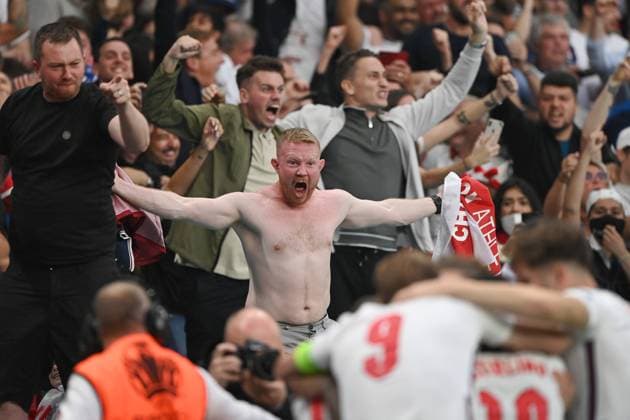 Fussball EURO 2020 FINALE Italien - England grenzenloser Jubel bei den englischen Fans,Fussballfans nach Tor zum 0-1 von Luke SHAW (ENG). Finale, Spiel M51, Italien (ITA) - England (ENG) am 11.07.2021 in London Wembley Stadion. Fussball EM 2020 vom 11.06.2021-11.07.2021. Foto;Marvin Guengoer GES Pool via Sven Simon Fotoagentur GmbH & Co. London England *** Football EURO 2020 FINALE Italy England boundless jubilation among England fans,Football fans after goal to 0 1 by Luke SHAW ENG final, match M51, Italy ITA England ENG on 11 07 2021 in London Wembley Stadium Football Euro 2020 from 11 06 2021 11 07 2021 Photo Marvin Guengoer GES Pool via Sven Simon Fotoagentur GmbH Co London England Poolfoto SvenSimon-Guengoer-GES-Pool ,EDITORIAL USE ONLY