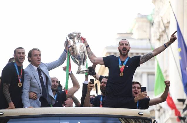 FOOTBALL Euro 2021 12 07 2021 European champions Italy celebrate the title in an open-top bus in the streets of Rome Federico Bernardeschi, coach Roberto Mancini, Giorgio Chiellini, goalkeeper Salvatore Sirigu, Leonardo Bonucci with trophy and Federico Chiesa from left.