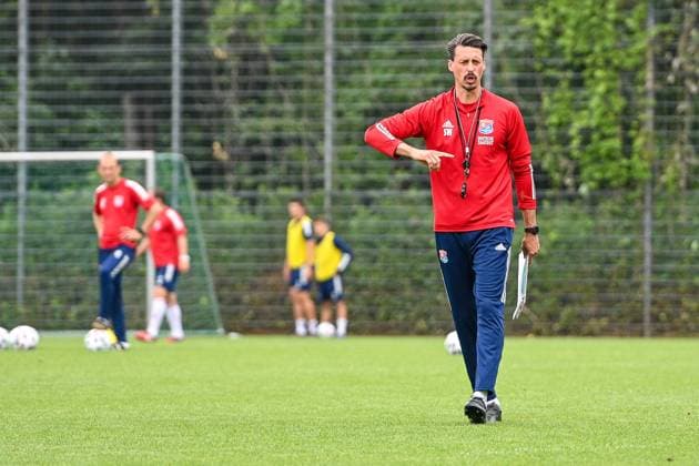 Coach Sandro Wagner SpVgg Unterhaching walks across the training ground gesticulating and giving instructions, 13 07 2021, Unterhaching Germany , Football, Regionalliga Bayern, Training SpVgg Unterhaching, DFB DFL REGULATES PROHIBIT ANY USE OF PHOTOGRAPHS AS IMAGE SEQUENCES AND OR QUASI VIDEO xslx